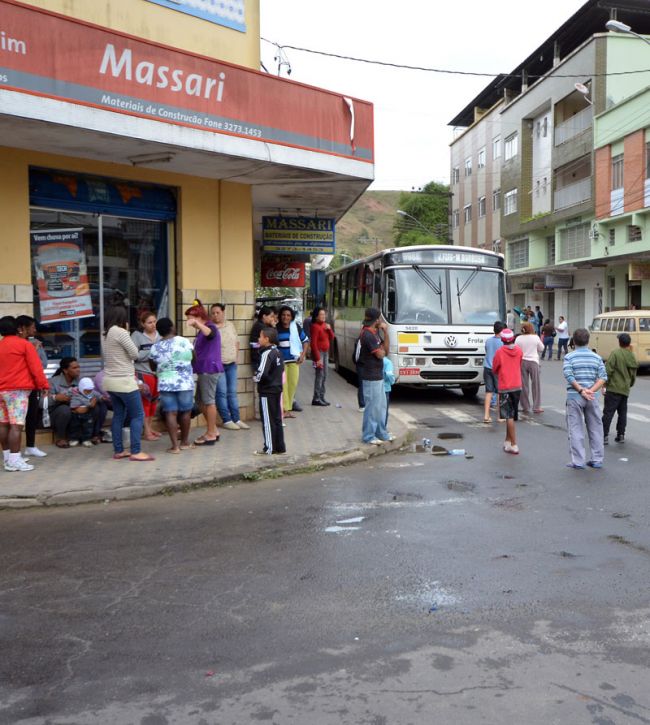 Manifestantes impediram a saída dos coletivos da rodoviária