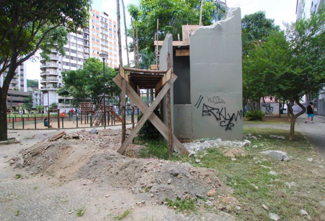 Estrutura em praça do São Mateus está escorada