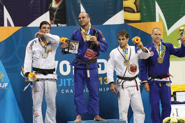 Bernardo faturou a medalha dourada pela segunda vez entre os adultos faixa preta
