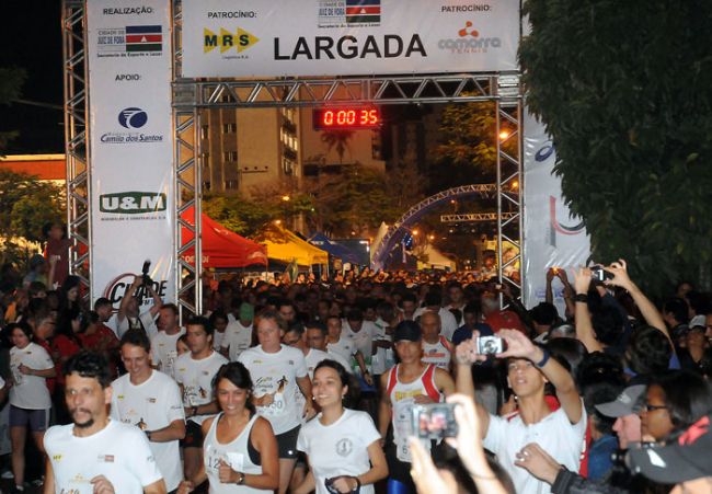 Paula Rivello/30-07-11 Clima familiar na 64ª edição da Corrida da Fogueira