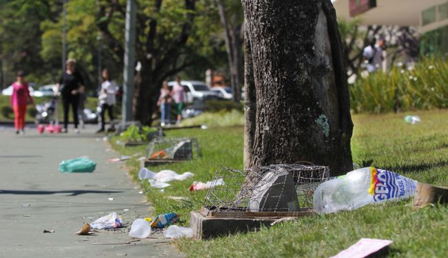 Após a festa, anel viário amanheceu com lixo