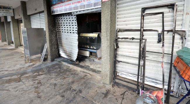 Olavo Prazeres/27-12-13 Açougue incendiado fica na Rua Carlos Otto