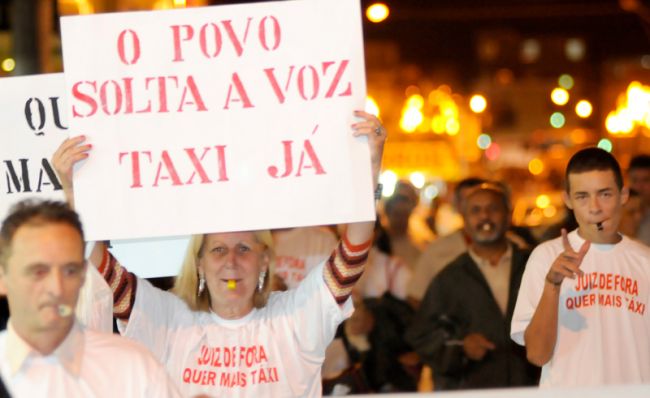 No entendimento dos manifestantes, são necessários mais 60 carros na cidade