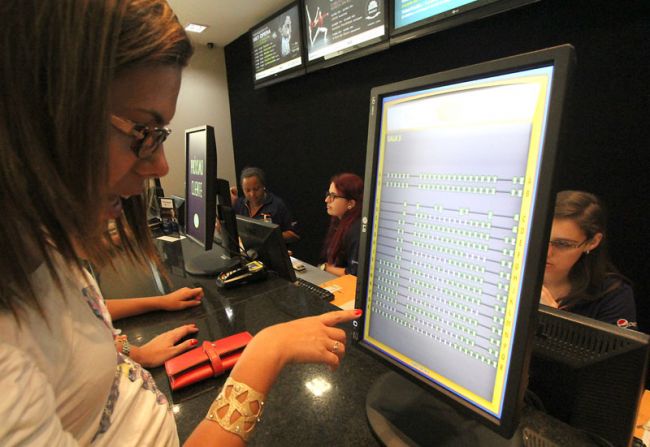 A professora Mariana Paixão aprovou poder garantir o lugar preferido com uma semana de antecedência