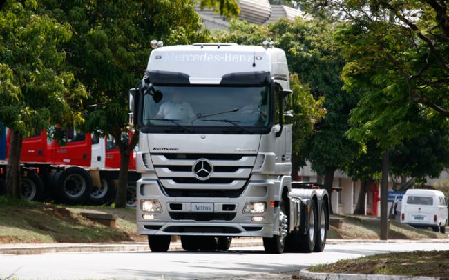 Modelo do Actros 2012, que será prpduzido exclusivamente em JF, foi um dos veículos apresentados
