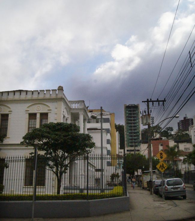 Tempo deve permanecer nublado durante a tarde