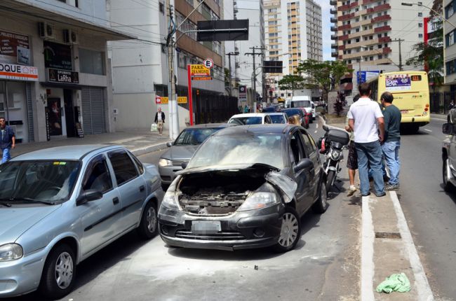 Motorista controlou fogo com extintor