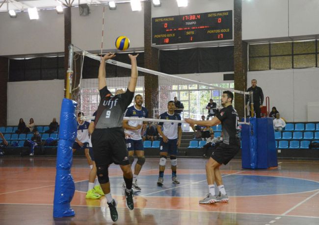 Jogo aconteceu na manhã desta terça-feira