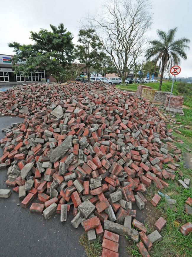 O material também será destinado para revitalizar o calçamento externo do Aeroporto da Serrinha