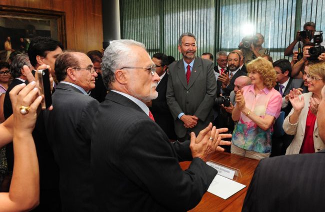 Divulgação Margarida participa de solenidade de posse na sala da presidência da Câmara