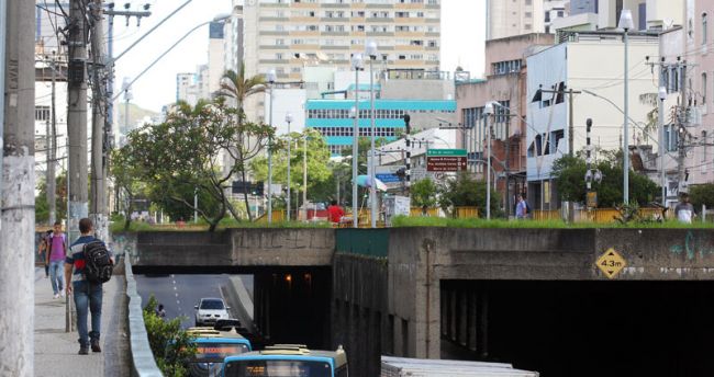 Leonardo Costa/10-01-14 Abaixo-assinado feito pela comunidade do entorno pede base fixa da PM no local