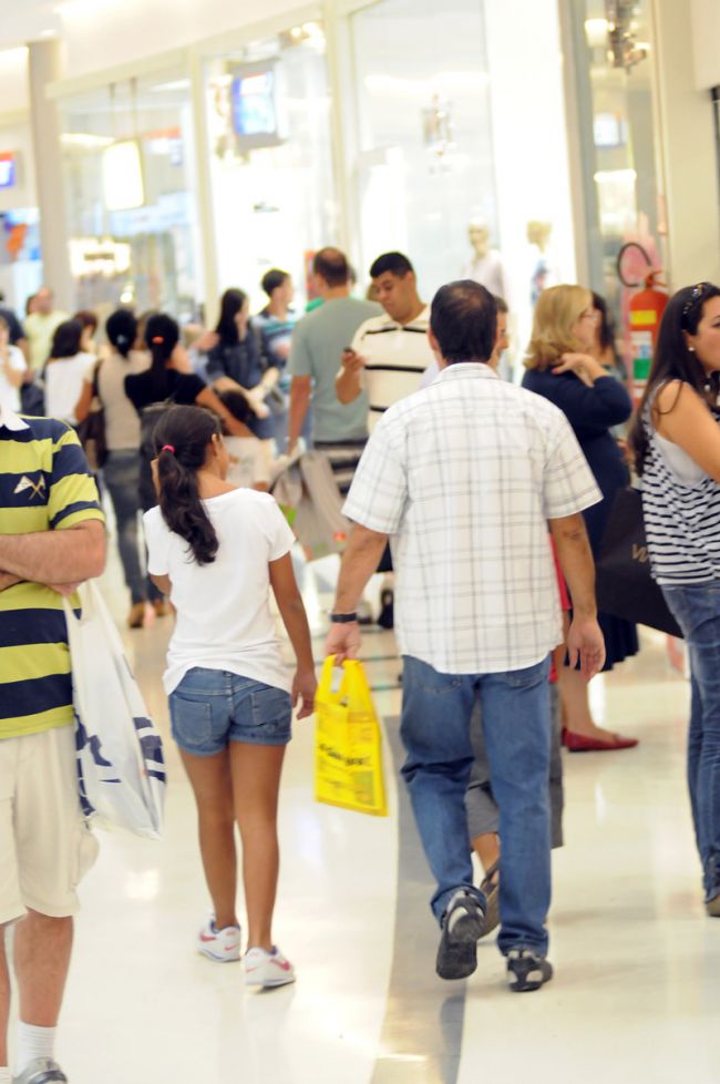Alta da Selic e aumento da inflação, segundo a CDL, impactaram comércio