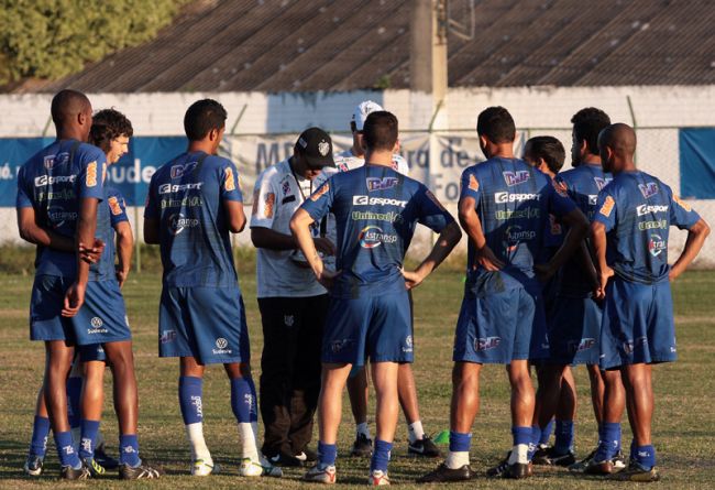 Fernando Priamo/25-07-12 Técnico treinou com Cassiano no lugar de Ademilson, que está em recuperação no departamento médico
