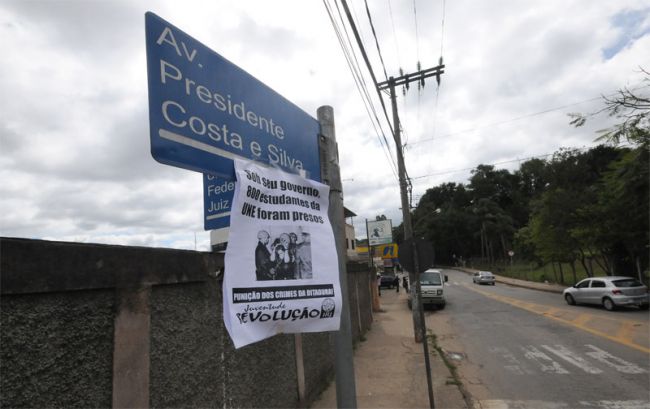 Marcelo Ribeiro/27-04-12 Grupo afixou cartaz em protesto contra nome atual