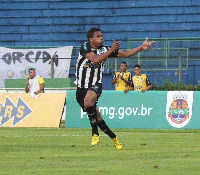 Atacante foi autor dos dois gols carijós no último sábado