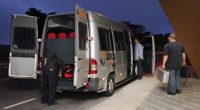 Nove passageiros foram pegos de surpresa no Aeroporto da Serrinha e tiveram que ir de van até o Rio