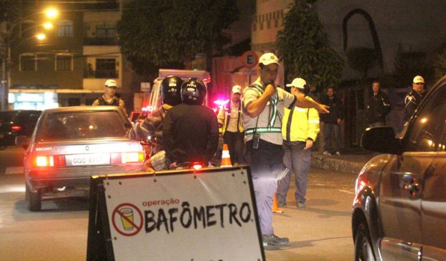 Leonardo Costa/01-11-13 Policiais cercaram região onde ficam os bares