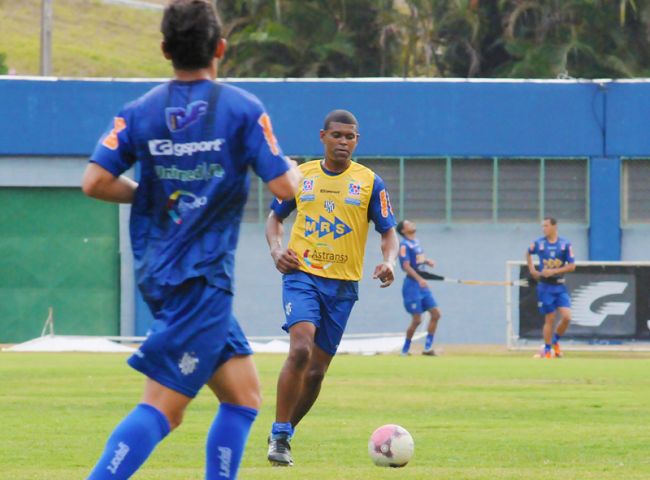 Lateral Jean aguarda publicação de seu nomes no Boletim Informativo Diário da CBF