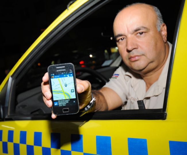 O taxista Amarildo Correa aposta na novidade para tornar as corridas menos incertas