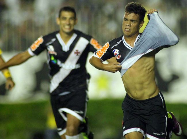 Maurício Val/Fotocom.net Bernardo comemora o gol que salvou o Vasco nesta quarta