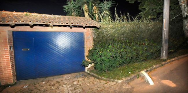 Lucas Tavares/26-06-12 Policiais cumpriram mandado em endereço no Jardim da Serra, onde funcionaria empresa investigada