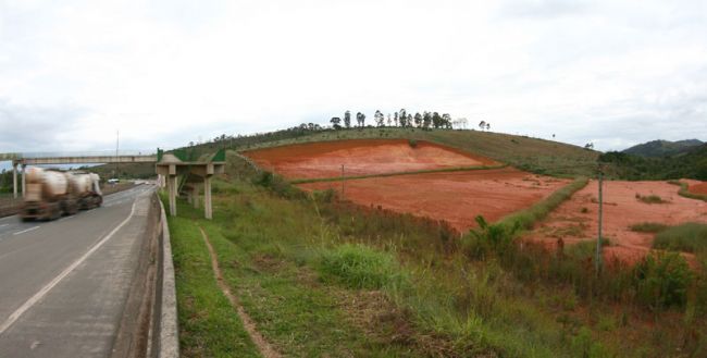 Terreno na BR-040 onde será instalado o parque já está sendo preparado