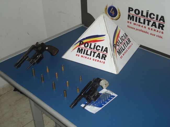 PM localizou ainda duas armas de fogo e munições com os suspeitos