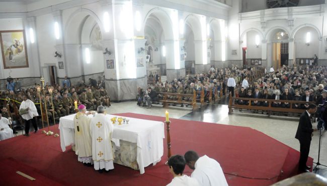Paula Rivello/08-07-11 Na Catedral, cerca de mil juiz-foranos participaram da missa de 7º dia