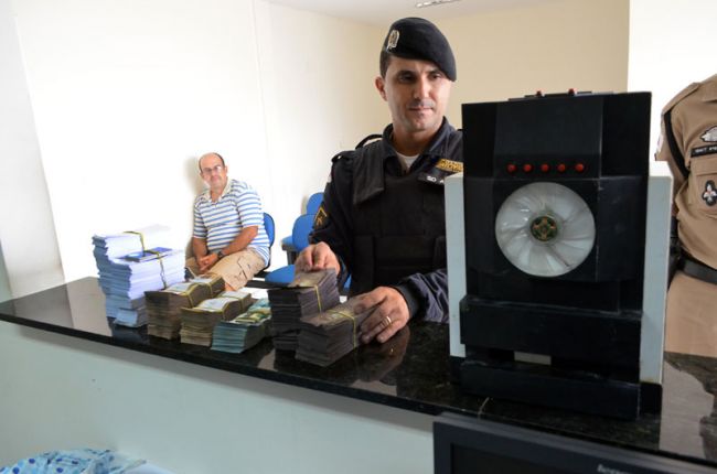 Olavo Prazeres/27-11-13 Notas de R$ 100 eram cópias grosseiras