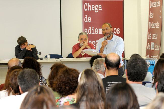 Docentes decidiram aguardar a resposta do Governo à sua contraproposta