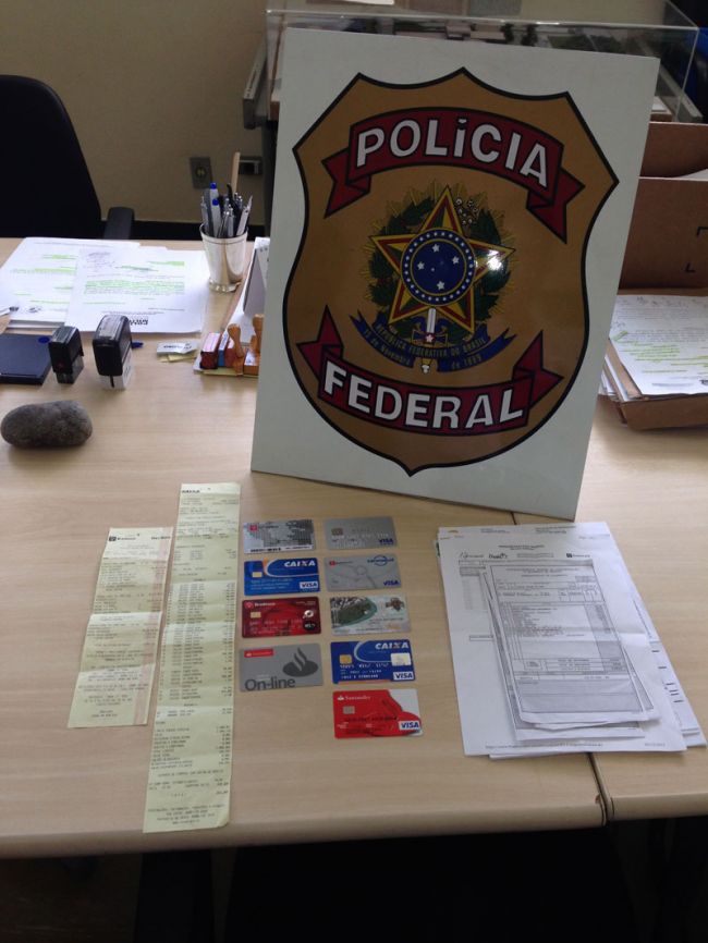 Documentos bancários, contracheque, cartão de transporte público estavam com golpista