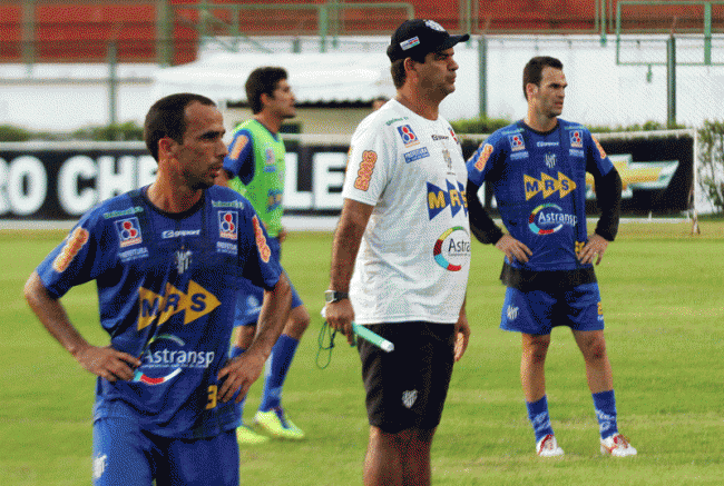 Leonardo Costa / 23-05-12 Time vem se preparando para estreia na Série C