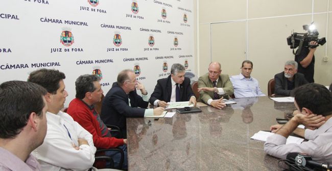 Vereadores da Comissão do Idoso foram ao local