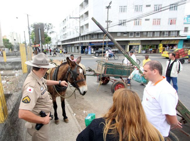 Leonardo Costa/19-09-13 Na Rua Calil Ahouagi, o foco foram os carroceiros