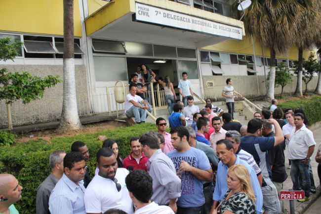 Cerca de 50 pessoas participaram de protesto