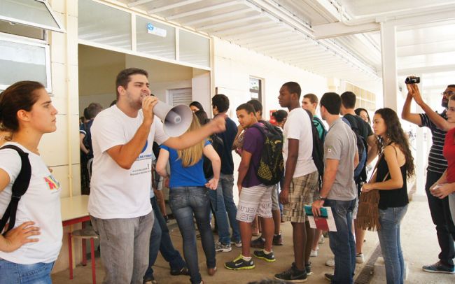 Lara Toledo/11-12-13 Estudantes protestaram a partir do meio-dia