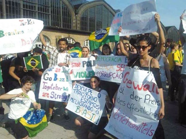 Arquivo pessoal/Adilson Santos Júnior Ato reuniu 250 manifestantes em Hamburgo