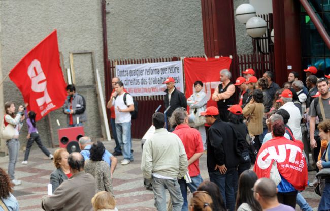 Manifestação aconteceu no Calçadão da Rua Halfeld