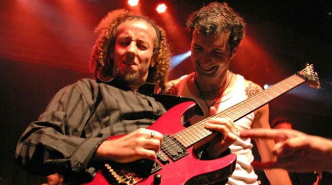 Divulgação/Arquivo pessoal Nando Costa e Del Guiducci, vocal do Martiataka