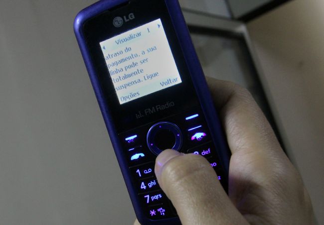 Após acordo, consumidor ainda recebe mensagens ameaçando corte do serviço de telefonia fixa
