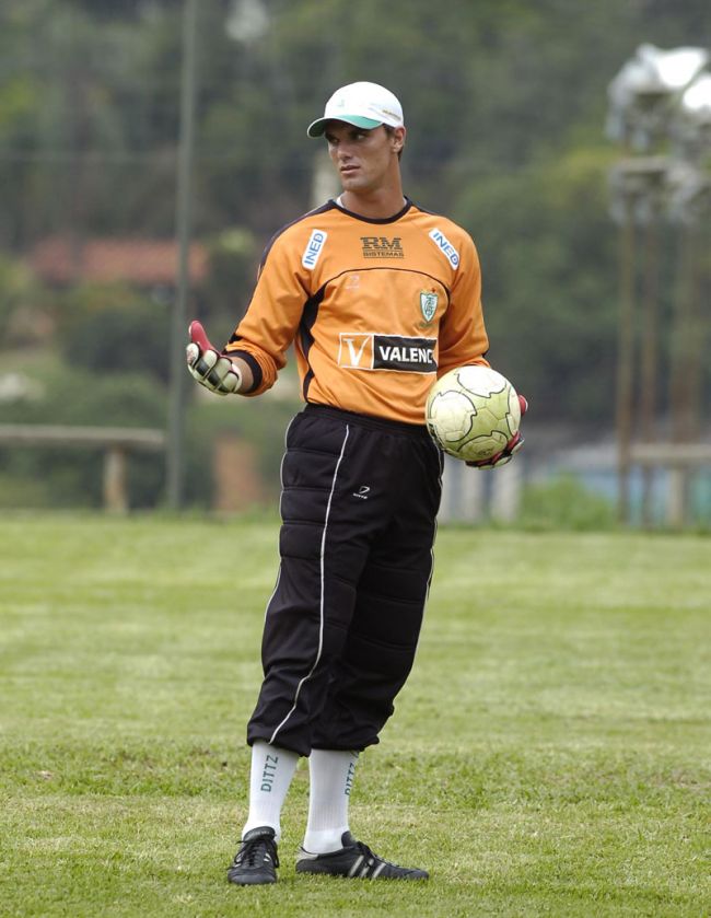 Jorge Gontijo/Estado de Minas/25-10-2007 O goleiro Alex quando ainda atuava pelo América-MG