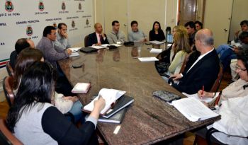Reunião desta manhã contou com presença de vereadores e representantes do Executivo
