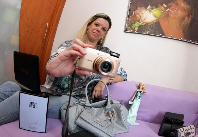A engenheira Juliana Nogueira aproveitou a queda do dólar para fazer compras em Nova York