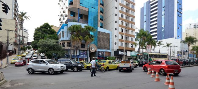 Olavo Prazeres/21-02-2014 Trânsito precisou ser desviado na Rio Branco