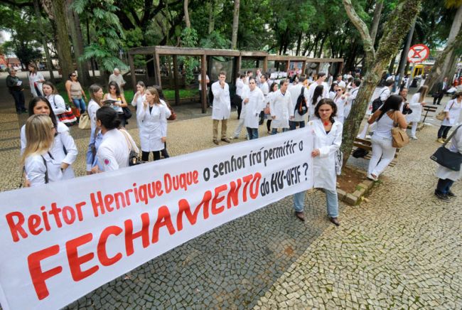 Lucas Tavares/26-03-13 Protesto aconteceu na manhã de hoje em frente à Câmara