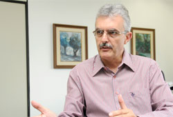 Antônio Neves de Campos trabalha com apicultores da região e pretende ampliar o mercado consumidor