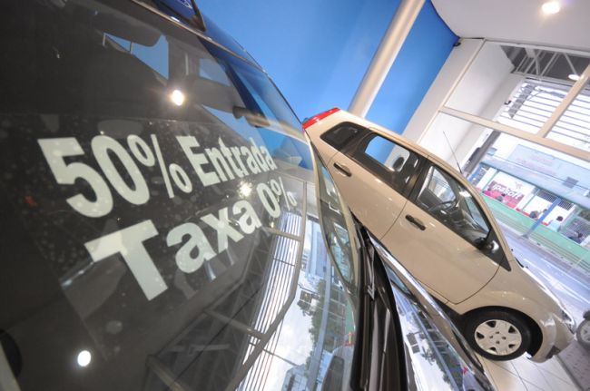Foram vendidos no último mês 971 carros, contra 1.055 em agosto deste ano
