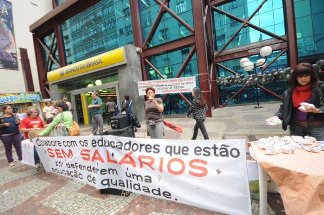 Paula Rivello/15-09-11 Educadores fizeram mais um manifesto no Centro da cidade
