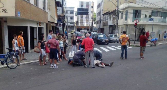 Vítima foi socorrida pelo Resgate dos Bombeiros
