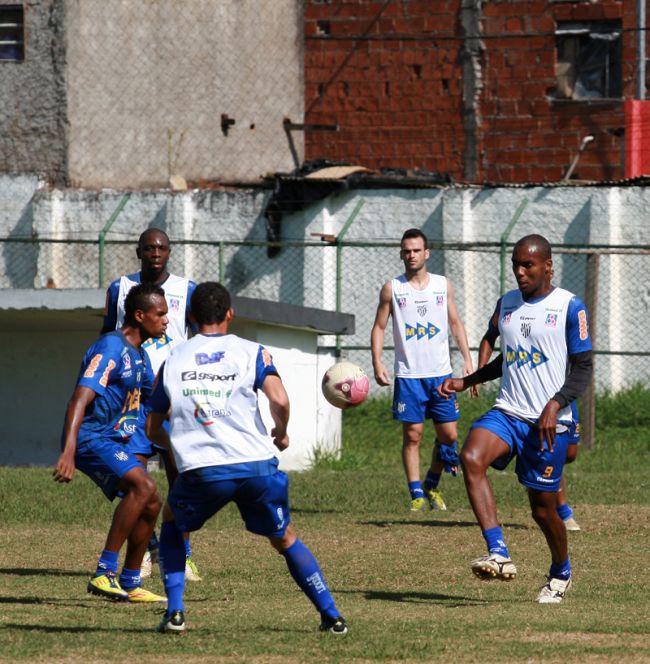 Tupi estreia neste sábado na Série C 2 Jogadores treinaram descontraidos no último trabalho antes da estreia